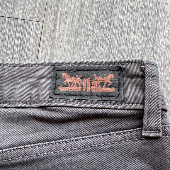 Levi's Women's Skinny Jeans in Gray - Picture 4 of 5